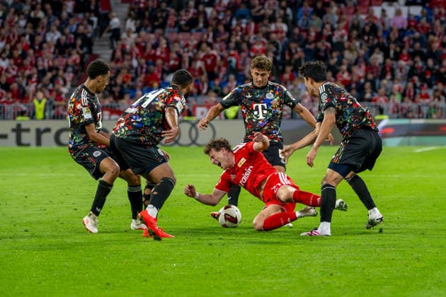 Fußball, Herren, Saison 2026 2027, 1. Bundesliga (4. Spieltag), FC Bayern München - 1. FC Union Berlin, v. l. Jamal Musiala (Bayern München), Ismael Saibari (Bayern München), Tim Skarke (1. FC Union Berlin), Tom Bischof (Bayern München), Min-jae Kim (Bayern München), 18.09.2026, Copyright: xMatthiasxKochx