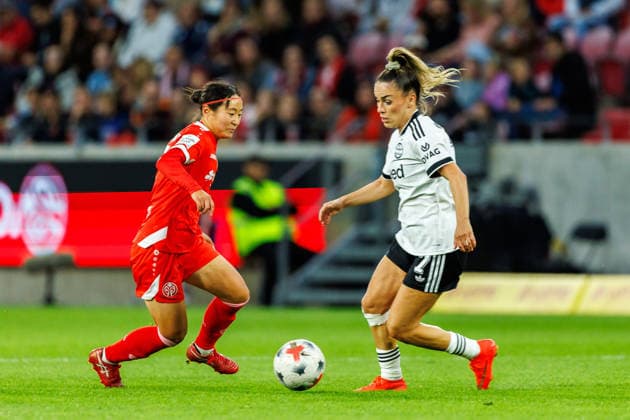 GPFBL, 1. FSV Mainz 05 - Eintracht Frankfurt, 18.09.2026, Mainz Ereleta Memeti (Eintracht Frankfurt, 7) wird von Akari Kurishima (1. FSV Mainz 05, 6) verfolgt im Spiel der Google Pixel Frauen Bundesliga am 5. Spieltag der Saison 2026 27 zwischen dem 1. FSV Mainz 05 und Eintracht Frankfurt in der MEWA Arena, Mainz, 18.09.2026. Copyright: xBEAUTIFULxSPORTS Hahnex