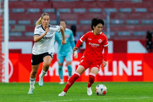 GPFBL, 1. FSV Mainz 05 - Eintracht Frankfurt, 18.09.2026, Mainz Yurina Imai (1. FSV Mainz 05, 14) verfolgt von Danique Tolhoek (Eintracht Frankfurt, 22) im Spiel der Google Pixel Frauen Bundesliga am 5. Spieltag der Saison 2026 27 zwischen dem 1. FSV Mainz 05 und Eintracht Frankfurt in der MEWA Arena, Mainz, 18.09.2026. Copyright: xBEAUTIFULxSPORTS Hahnex