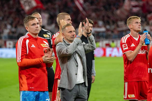 Fußball, Herren, Saison 2026 2027, 1. Bundesliga (4. Spieltag), FC Bayern München - 1. FC Union Berlin, v. l. Torhüter Matheo Raab (1. FC Union Berlin), Trainer Mauro Lustrinelli (1. FC Union Berlin), Zeno Van Den Bosch (1. FC Union Berlin), Enttäuschung nach Abpfiff, 18.09.2026, Copyright: xMatthiasxKochx