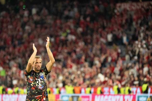 18.09.2026: Fußball: FC Bayern München - Union Berlin, 4. Spieltag der 1. Bundesliga in der Allianz Arena in München Harry Kane (FC Bayern Munchen, 9) nach dem Abpfiff WICHTIGER HINWEIS: Gemäß den Vorgaben der DFL und des DFB ist es untersagt, in dem Stadion und oder vom Spiel angefertigte Fotoaufnahmen in Form von Sequenzbildern und oder videoähnlichen Fotostrecken zu verwerten bzw. verwerten zu lassen. Copyright: xJamesxZabelx