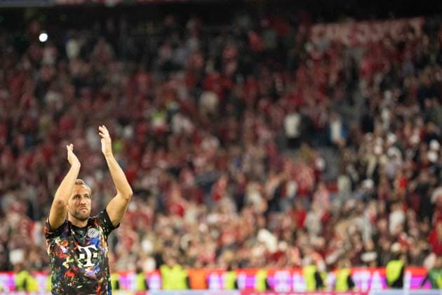 18.09.2026: Fußball: FC Bayern München - Union Berlin, 4. Spieltag der 1. Bundesliga in der Allianz Arena in München Harry Kane (FC Bayern Munchen, 9) nach dem Abpfiff WICHTIGER HINWEIS: Gemäß den Vorgaben der DFL und des DFB ist es untersagt, in dem Stadion und oder vom Spiel angefertigte Fotoaufnahmen in Form von Sequenzbildern und oder videoähnlichen Fotostrecken zu verwerten bzw. verwerten zu lassen. Copyright: xJamesxZabelx