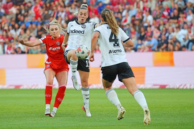 Mainz, Deutschland 18. September 2026: 1. BL Frauen - 2026 2027 - Sp. 5 - 1. FSV Mainz 05 gegen Eintracht Frankfurt Im Bild: v.li. beim Kampf um den Ball: Chiara Bouziane (FSV), Nina Lührßen Luehrssen (Frankfurt) und Noemi Ivelj (Frankfurt). DFL DFB regulations prohibit any use of photographs as image sequences and or quasi-video Bruchwegstadion Rheinland - Pfalz Copyright: xFotostandx xRacochax