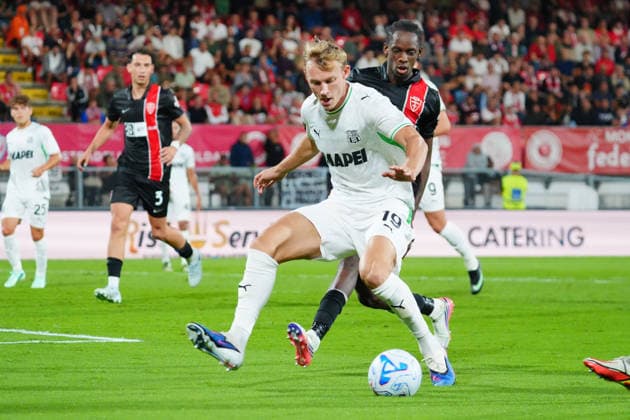 IPA88681618 - Laurs Skjellerup (US Sassuolo) during the AC Monza vs. US Sassuolo Italian Serie A soccer match in Monza, Italy, on September 18, 2026  Copyright: xLucaxRossini IPAxSportx xx IPA88681618