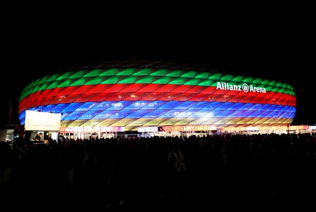 Fussball, Herren, Bundesliga, Saison 2026 2027, FC Bayern München - 1. FC Union Berlin, Allianz Arena Die Allianz Arena nach dem Spiel in einer Sonderbeleuchtung, Olympia Bewerbung, Olympia DFB, DFL regulations prohibit any use of photographs as image sequences and or quasi-video