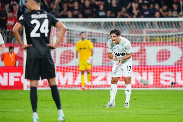 IPA88681931 - Vasilije Adzic (US Sassuolo) claps his hands during the AC Monza vs. US Sassuolo Italian Serie A soccer match in Monza, Italy, on September 18, 2026  Copyright: xLucaxRossini IPAxSportx xx IPA88681931