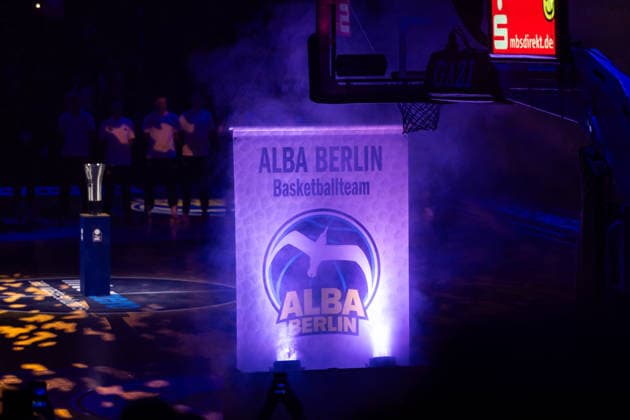 18.09.2026, GER, BBL (easyCredi Basketball Bundesliga Berlin, ALBA Berlin - Niners Chemnitz Das Meisterbanner von ALBA Berlin wird präsentiert Berlin Uber Arena Berlin Deutschland