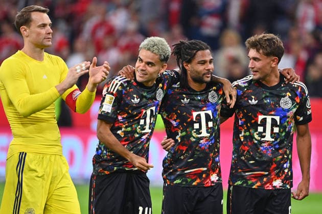 Schlussjubel v.li:Manuel NEUER (Torwart Bayern Muenchen), Luis DIAZ (Bayern Muenchen), Serge GNABRY (FC Bayern Muenchen), Tom Bischof (Bayern Muenchen). Fussball 1. Bundesliga Saison 2026 2027, 4.Spieltag, Spieltag04, FC Bayern Muenchen - 1.FC Union Berlin 7-0 am 18.09.2026 , A L L I A N Z A R E N A.