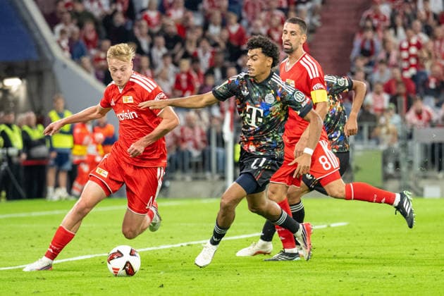 Zeno van den Bosch 4 (1. FC Union Berlin), Nathaniel Brown 11 (FC Bayern Muenchen), Rani Khedira 8 (1. FC Union Berlin), FC Bayern Muenchen - 1. FC Union Berlin, Fussball Bundesliga, 4. Spieltag, 18.09.2026 DFB regulations prohibit any use of photographs as image sequences and or quasi-video Muenchen Bayern Deutschland