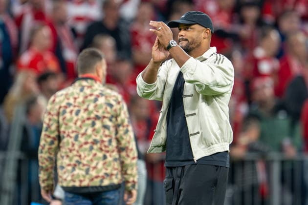 Cheftrainer Vincent Kompany (FC Bayern Muenchen) klaptscht zu den Fans, FC Bayern Muenchen - 1. FC Union Berlin, Fussball Bundesliga, 4. Spieltag, 18.09.2026 DFB regulations prohibit any use of photographs as image sequences and or quasi-video Muenchen Bayern Deutschland
