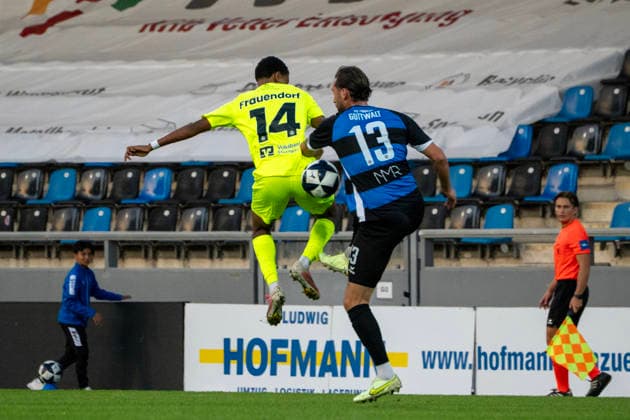 18.09.2026, xerix, Fussball Regionalliga Suedwest, FSV Frankfurt - Stuttgarter Kickers v.l. Spielszene mit Melkamu Frauendorf (SV Stuttgarter Kickers) und Lukas Gottwalt (FSV Frankfurt) Frankfurt