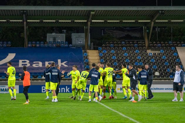 18.09.2026, xerix, Fussball Regionalliga Suedwest, FSV Frankfurt - Stuttgarter Kickers v.l. Das Team der SV Stuttgarter Kickers feiert nach dem Spiel Frankfurt