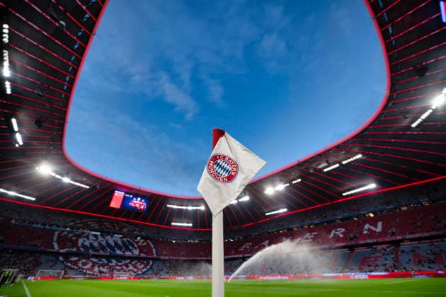 vor Spielbeginn: Totale Uebersicht Spielfeld Flagge mit Wappen Logo FC Bayern Muenchen FCB blaue Stunde FC Bayern Muenchen FCB vs 1. FC Union Berlin FCU 18.09.2026 DFL REGULATIONS PROHIBIT ANY USE OF PHOTOGRAPHS AS IMAGE SEQUENCES AND OR QUASI-VIDEO FC Bayern Muenchen FCB vs 1. FC Union Berlin FCU
