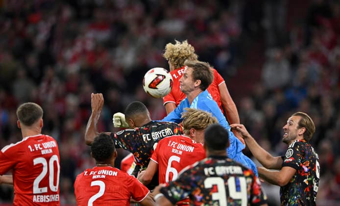 Strafraumszene, Torraumszene Kopfballduell Zweikampf Aktion Torwart Frederik Roennow 1. FC Union Berlin FCU (01) Jonathan Tah FC Bayern Muenchen FCB (04) Ismael Saibari FC Bayern Muenchen FCB (34) Felix Uduokhai 1. FC Union Berlin FCU (02) Michel Aebischer 1. FC Union Berlin FCU (20) Harry Kane FC Bayern Muenchen FCB (09) FC Bayern Muenchen FCB vs 1. FC Union Berlin FCU 18.09.2026 DFL REGULATIONS PROHIBIT ANY USE OF PHOTOGRAPHS AS IMAGE SEQUENCES AND OR QUASI-VIDEO FC Bayern Muenchen FCB vs 1. FC Union Berlin FCU