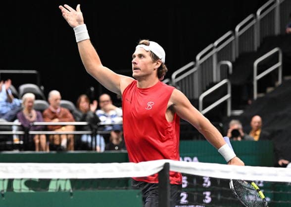 September 18, 2026, Quebec, Pq, Canada: William Draxl of Canada calls on the crowd after a good play against Arthur Rinderknech of France during a Davis Cup qualifier second round match at the Videotron Centre in Quebec City, Friday, Sept. 18, 2026. Canada News - September 18, 2026  - ZUMAc35_ 20260918_zaf_c35_062 Copyright: xJacquesxBoissinotx