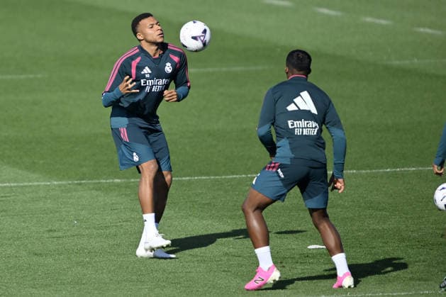 Real Madrid holds training session ahead of the LaLiga MADRID, SPAIN - SEPTEMBER 19: Kylian Mbappe (L) and Endrick Felipe (R) of Real Madrid take part in a training session ahead of the LaLiga Week 7 match against Atletico Madrid at the club s Ciudad Real Madrid training facilities in Valdebebas, Madrid, Spain, on September 19, 2026. Burak Akbulut Anadolu Madrid Spain. Editorial use only. Please get in touch for any other usage.  Copyright: x2026xAnadoluxBurakxAkbulutx