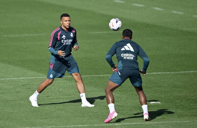 Real Madrid holds training session ahead of the LaLiga MADRID, SPAIN - SEPTEMBER 19: Kylian Mbappe (L) and Endrick Felipe (R) of Real Madrid take part in a training session ahead of the LaLiga Week 7 match against Atletico Madrid at the club s Ciudad Real Madrid training facilities in Valdebebas, Madrid, Spain, on September 19, 2026. Burak Akbulut Anadolu Madrid Spain. Editorial use only. Please get in touch for any other usage.  Copyright: x2026xAnadoluxBurakxAkbulutx