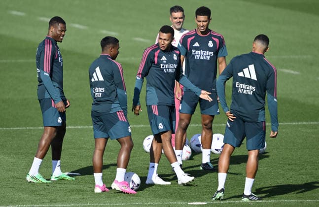 Real Madrid holds training session ahead of the LaLiga MADRID, SPAIN - SEPTEMBER 19: Kylian Mbappe (C), Endrick Felipe (2nd L) and Jude Bellingham (2nd R) of Real Madrid take part in a training session ahead of the LaLiga Week 7 match against Atletico Madrid at the club s Ciudad Real Madrid training facilities in Valdebebas, Madrid, Spain, on September 19, 2026. Burak Akbulut Anadolu Madrid Spain. Editorial use only. Please get in touch for any other usage.  Copyright: x2026xAnadoluxBurakxAkbulutx