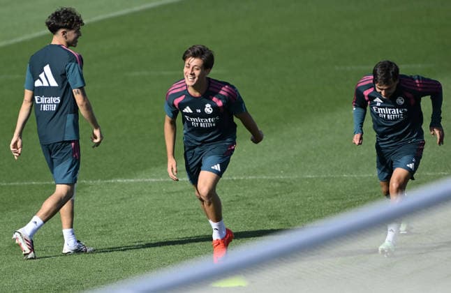Real Madrid holds training session ahead of the LaLiga MADRID, SPAIN - SEPTEMBER 19: Arda Guler (C) of Real Madrid takes part in a training session ahead of the LaLiga Week 7 match against Atletico Madrid at the club s Ciudad Real Madrid training facilities in Valdebebas, Madrid, Spain, on September 19, 2026. Burak Akbulut Anadolu Madrid Spain. Editorial use only. Please get in touch for any other usage.  Copyright: x2026xAnadoluxBurakxAkbulutx