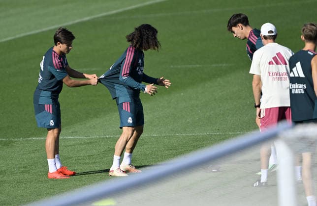 Real Madrid holds training session ahead of the LaLiga MADRID, SPAIN - SEPTEMBER 19: Arda Guler (L) anbd Marc Cucurella (2nd L) of Real Madrid take part in a training session ahead of the LaLiga Week 7 match against Atletico Madrid at the club s Ciudad Real Madrid training facilities in Valdebebas, Madrid, Spain, on September 19, 2026. Burak Akbulut Anadolu Madrid Spain. Editorial use only. Please get in touch for any other usage.  Copyright: x2026xAnadoluxBurakxAkbulutx
