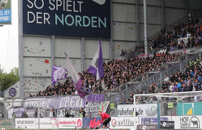 Ausverkaufter Osnabruecker Fanblock Fussball, Herren, Saison 2026 2027, 2.BL, Holstein Stadion, Holstein Kiel gegen VfL Osnabrueck DFL REGULATIONS PROHIBIT ANY USE OF PHOTOGRAPHS AS IMAGE SEQUENCES AND OR QUASI-VIDEO.