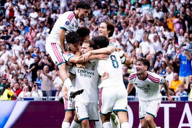Real Madrid U20 v Santiago Wanderers U20 - Intercontinental Cup U20 September 19, 2026, Santiago Bernabeu Stadium, Madrid, Spain: Daniel Yanez celebrates his goal with his teammates Jesus Fortea, Sergio Martinez, Mario Rivas, Joan Martinez and Jorge Cestero of Real Madrid during the U-20 Intercontinental Cup final match between Real Madrid and Santiago Wanderers at the Santiago Bernabeu Stadium, Madrid, Spain. Madrid Santiago Bernabeu Stadium Madrid Spain Copyright: xAlejandroxMatiasxAcostax