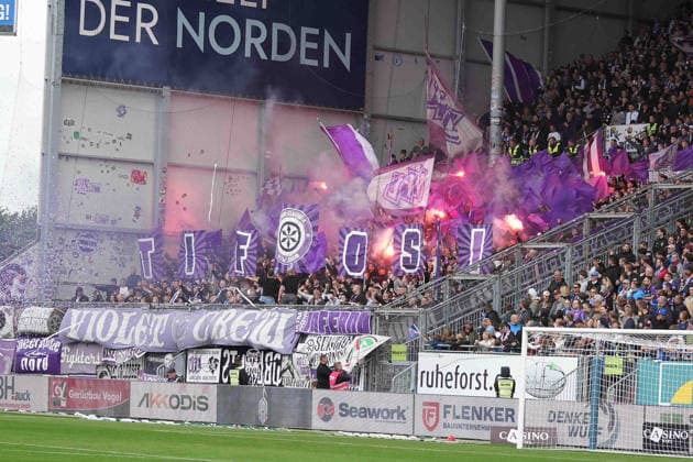 Fußball I Herren I Saison 2026-2027 I 2. Bundesliga I 6. Spieltag I Holstein Kiel - VfL Osnabrück I 19.09.2026 Choreo der Fans des VfL Osnabrück vor Spielbeginn Kiel Holstein-Stadion Schleswig-Holstein Deutschland Copyright: xLobeca MaschaxHolmx