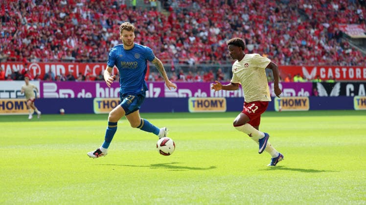 19.09.2026, xrekx, Fussball 2.Bundesliga, 1.FC Kaiserslautern - Eintracht Braunschweig v.l. Kevin Ehlers (Eintracht Braunschweig) Ibrahim Kanate (1.FC Kaiserslautern) Zweikampf, Aktion, action, battle for the ball (DFL DFB REGULATIONS PROHIBIT ANY USE OF PHOTOGRAPHS as IMAGE SEQUENCES and or QUASI-VIDEO) Kaiserslautern