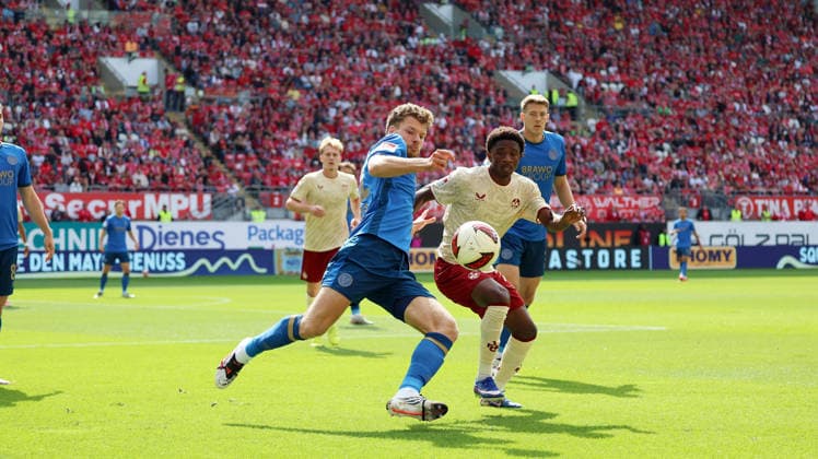 19.09.2026, xrekx, Fussball 2.Bundesliga, 1.FC Kaiserslautern - Eintracht Braunschweig v.l. Kevin Ehlers (Eintracht Braunschweig) Ibrahim Kanate (1.FC Kaiserslautern) Zweikampf, Aktion, action, battle for the ball (DFL DFB REGULATIONS PROHIBIT ANY USE OF PHOTOGRAPHS as IMAGE SEQUENCES and or QUASI-VIDEO) Kaiserslautern