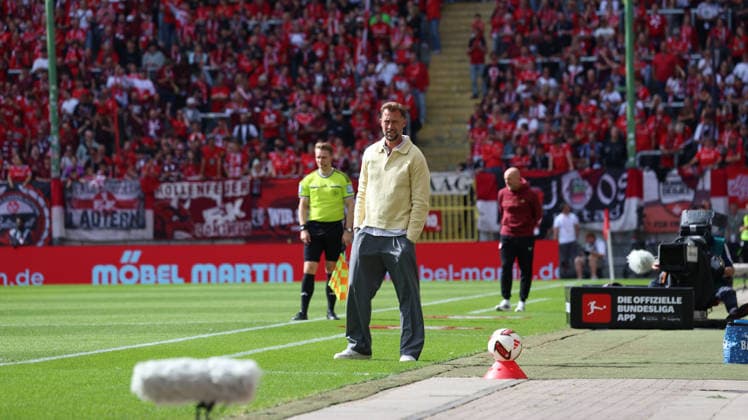 19.09.2026, xrekx, Fussball 2.Bundesliga, 1.FC Kaiserslautern - Eintracht Braunschweig v.l. Lars Kornetka Trainer (Eintracht Braunschweig) (DFL DFB REGULATIONS PROHIBIT ANY USE OF PHOTOGRAPHS as IMAGE SEQUENCES and or QUASI-VIDEO) Kaiserslautern