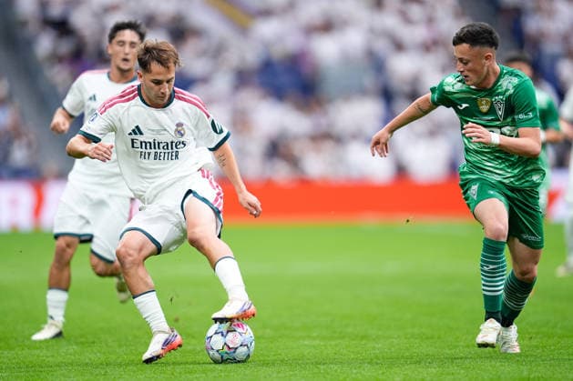 September 19, 2026, Madrid, Madrid, Spain: Daniel Yanez of Real Madrid controls the ball during the Under-20 Intercontinental Cup Final 2026, football match between Real Madrid and Santiago Wonders at Bernabeu stadium on September 19, 2026, in Madrid, Spain. Madrid Spain - ZUMAa181 20260919_zaa_a181_042 Copyright: xDennisxAgyemanx