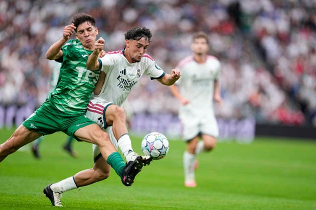 September 19, 2026, Madrid, Madrid, Spain: Jesus Fortea of Real Madrid and Christian Silva of CD Santiago Wanderers in action during the Under-20 Intercontinental Cup Final 2026, football match between Real Madrid and Santiago Wonders at Bernabeu stadium on September 19, 2026, in Madrid, Spain. Madrid Spain - ZUMAa181 20260919_zaa_a181_045 Copyright: xOscarxJ.xBarrosox