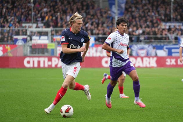 Fußball I Herren I Saison 2026-2027 I 2. Bundesliga I 6. Spieltag I Holstein Kiel - VfL Osnabrück I 19.09.2026 Noah Madsen (5, Holstein Kiel) ist am Ball Kiel Holstein-Stadion Schleswig-Holstein Deutschland Copyright: xLobeca MaschaxHolmx