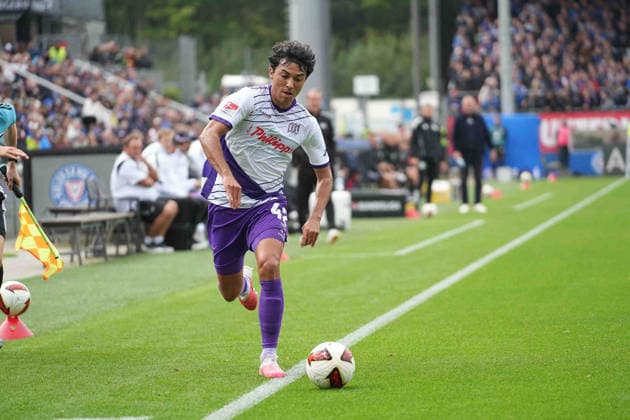Fußball I Herren I Saison 2026-2027 I 2. Bundesliga I 6. Spieltag I Holstein Kiel - VfL Osnabrück I 19.09.2026 Jonathan Gomez (42, VfL Osnabrück) ist am Ball Kiel Holstein-Stadion Schleswig-Holstein Deutschland Copyright: xLobeca MaschaxHolmx