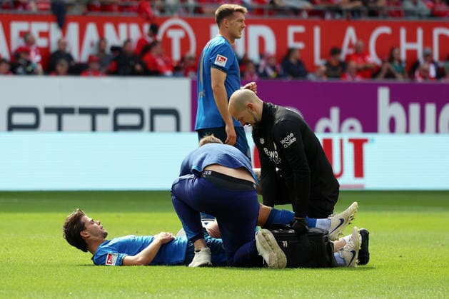 19.09.2026, xrekx, Fussball 2.Bundesliga, 1.FC Kaiserslautern - Eintracht Braunschweig v.l. Isidoros Koutsidis (Eintracht Braunschweig) verletzt, Verletzung, Schmerz, Schmerzen, injured, injury, pain, pains (DFL DFB REGULATIONS PROHIBIT ANY USE OF PHOTOGRAPHS as IMAGE SEQUENCES and or QUASI-VIDEO) Kaiserslautern