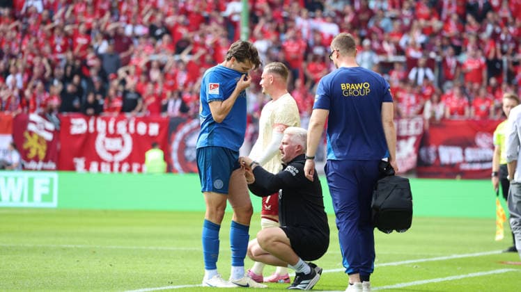 19.09.2026, xrekx, Fussball 2.Bundesliga, 1.FC Kaiserslautern - Eintracht Braunschweig v.l. Isidoros Koutsidis (Eintracht Braunschweig) verletzt, Verletzung, Schmerz, Schmerzen, injured, injury, pain, pains (DFL DFB REGULATIONS PROHIBIT ANY USE OF PHOTOGRAPHS as IMAGE SEQUENCES and or QUASI-VIDEO) Kaiserslautern