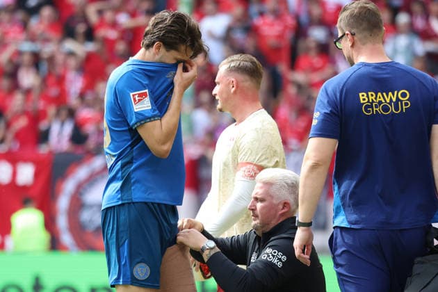 19.09.2026, xrekx, Fussball 2.Bundesliga, 1.FC Kaiserslautern - Eintracht Braunschweig v.l. Isidoros Koutsidis (Eintracht Braunschweig) verletzt, Verletzung, Schmerz, Schmerzen, injured, injury, pain, pains (DFL DFB REGULATIONS PROHIBIT ANY USE OF PHOTOGRAPHS as IMAGE SEQUENCES and or QUASI-VIDEO) Kaiserslautern