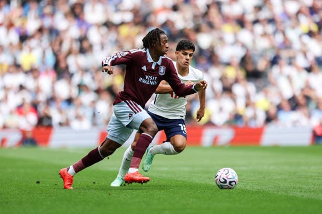 19th September 2026; Tottenham Hotspur Stadium, London, England; Premier League Football, Tottenham Hotspur versus Aston Villa; Johan Manzambi of Aston Villa and Mateus Fernandes of Tottenham Hotspur compete for the ball HenningxVonxJagow