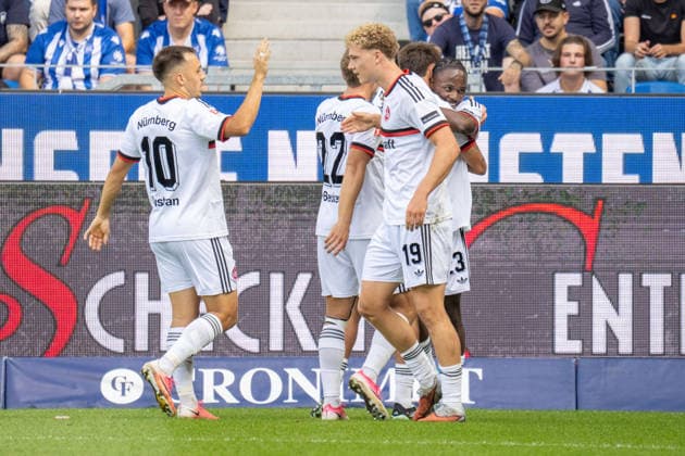 19.09.2026, xdaymx, Fussball 2.Bundesliga, Karlsruher SC - 1.FC Nürnberg. Torjubel vom Torschützen Mohamed AlÃ¬ Zoma (1.FC Nürnberg) zum 0:1 für Nürnberg mit der Mannschaft. (DFL DFB REGULATIONS PROHIBIT ANY USE OF PHOTOGRAPHS as IMAGE SEQUENCES and or QUASI-VIDEO) Karlsruhe