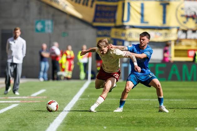 Samuele di Benedetto (Eintracht Braunschweig) im Zweikampf mit Paul Joly (1.FC Kaiserslautern), Aktion Action 1.FC Kaiserslautern vs Eintracht Braunschweig, Fussball, 2. Bundesliga, 6. Spieltag, Saison 2026 2027, 19.09.2026 1.FC Kaiserslautern vs Eintracht Braunschweig, Fussball, 2. Bundesliga, 6. Spieltag, Saison 2026 2027, 19.09.2026 Copyright: xEibnerxPressefotox EP_ANS