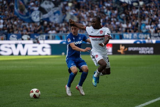 19.09.2026, xjyhynx, Fussball 2.Bundesliga, Karlsruher SC - 1.FC Nürnberg, v.l. Deniz Ofli (3, Karlsruher SC) im Zweikampf mit Mohamed AlÃ¬ Zoma (23, 1. FC Nürnberg) (DFL DFB REGULATIONS PROHIBIT ANY USE OF PHOTOGRAPHS as IMAGE SEQUENCES and or QUASI-VIDEO) Karlsruhe