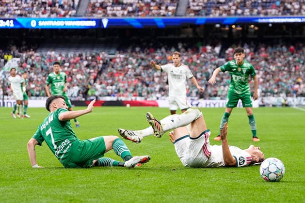 September 19, 2026, Madrid, Madrid, Spain: Joan Martinez of Real Madrid and Vicente Vargas of CD Santiago Wanderers in action during the Under-20 Intercontinental Cup Final 2026, football match between Real Madrid and Santiago Wonders at Bernabeu stadium on September 19, 2026, in Madrid, Spain. Real Madrid V Santiago Wonders - Under-20 Intercontinental Cup Final 2026  - ZUMAa181 20260919_zaa_a181_060 Copyright: xOscarxJ.xBarrosox