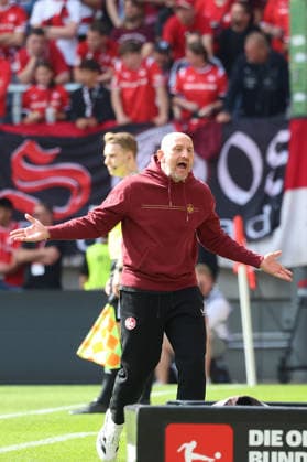 19.09.2026, xrekx, Fussball 2.Bundesliga, 1.FC Kaiserslautern - Eintracht Braunschweig v.l. Torsten Lieberknecht Trainer (1.FC Kaiserslautern) enttaeuscht, enttäuscht, schaut enttaeuscht, niedergeschlagen, disappointed (DFL DFB REGULATIONS PROHIBIT ANY USE OF PHOTOGRAPHS as IMAGE SEQUENCES and or QUASI-VIDEO) Kaiserslautern