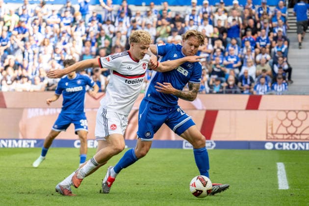 19.09.2026, xdaymx, Fussball 2.Bundesliga, Karlsruher SC - 1.FC Nürnberg. vl. Piet Scobel (1.FC Nürnberg) im Zweikampf mit Franke, Marcel (Karlsruher SC) (DFL DFB REGULATIONS PROHIBIT ANY USE OF PHOTOGRAPHS as IMAGE SEQUENCES and or QUASI-VIDEO) Karlsruhe