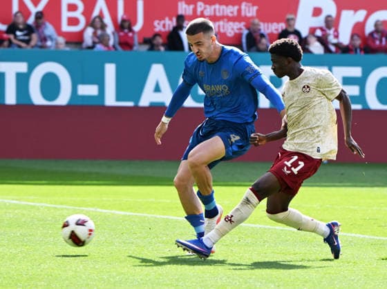 Fussball - 2. Bundesliga - Saison 2026 27 1. FC Kaiserslautern 19.09.2026 Fritz-Walter-Stadion 1. FC Kaiserslautern (fck) - Eintracht Braunschweig (bs) Andi HOTI (Eintracht Braunschweig), li - Ibrahim KANATE (fck) 1. FC Kaiserslautern