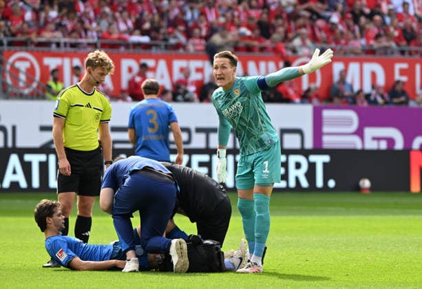 Fussball - 2. Bundesliga - Saison 2026 27 1. FC Kaiserslautern 19.09.2026 Fritz-Walter-Stadion 1. FC Kaiserslautern (fck) - Eintracht Braunschweig (bs) Torwart Ron-Torben HOFFMANN (Eintracht Braunschweig) 1. FC Kaiserslautern