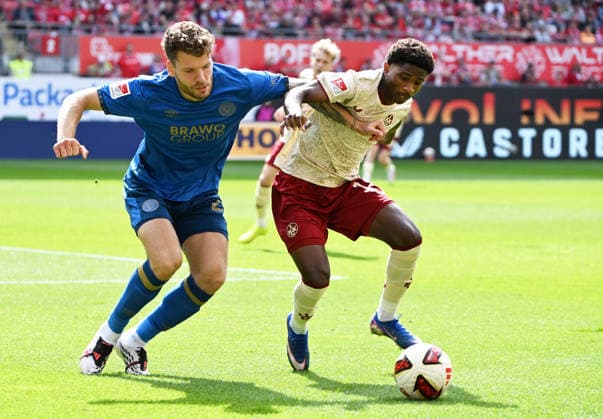 Fussball - 2. Bundesliga - Saison 2026 27 1. FC Kaiserslautern 19.09.2026 Fritz-Walter-Stadion 1. FC Kaiserslautern (fck) - Eintracht Braunschweig (bs) Jan URBICH (Eintracht Braunschweig), li - Ibrahim KANATE (fck) 1. FC Kaiserslautern