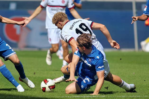 v. li. im Zweikampf, n19 ,Christoph Kobald (SC Karlsruhe, 22) GER, SC Karlsruhe - FC Nürnberg Fussball 6.Spieltag Spielzeit 2026 2027 2.Bundesliga 19.09.2026 (DFL DFB REGULATIONS PROHIBIT ANY USE OF PHOTOGRAPHS as IMAGE SEQUENCES and or QUASI-VIDEO). GER SC Karlsruhe - FC NÂ¸rnberg Fussball 6.Spieltag Spielzeit 2026 2027 19.09.2026 Copyright: xEibner-Pressefoto JoergxHirschx EP_JHH