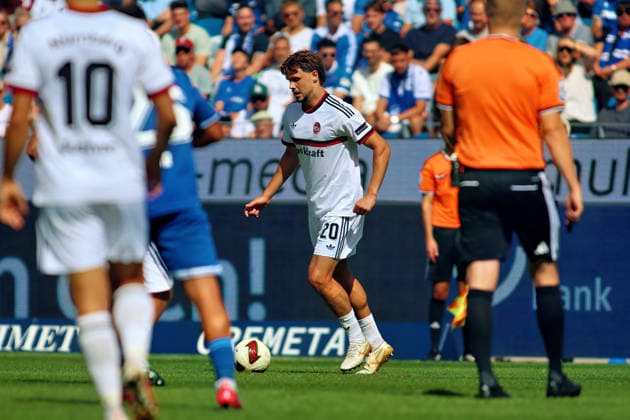 Fynn Otto (FC Nuernberg, 20)am Ball GER, SC Karlsruhe - FC Nürnberg Fussball 6.Spieltag Spielzeit 2026 2027 2.Bundesliga 19.09.2026 (DFL DFB REGULATIONS PROHIBIT ANY USE OF PHOTOGRAPHS as IMAGE SEQUENCES and or QUASI-VIDEO). GER SC Karlsruhe - FC NÂ¸rnberg Fussball 6.Spieltag Spielzeit 2026 2027 19.09.2026 Copyright: xEibner-Pressefoto JoergxHirschx EP_JHH