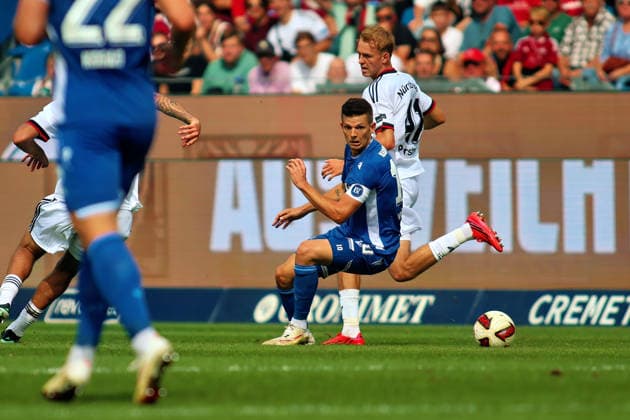 v.li.Marvin Wanitzek (SC Karlsruhe, 10),Eric Porstner (FC Nuernberg, 41) GER, SC Karlsruhe - FC Nürnberg Fussball 6.Spieltag Spielzeit 2026 2027 2.Bundesliga 19.09.2026 (DFL DFB REGULATIONS PROHIBIT ANY USE OF PHOTOGRAPHS as IMAGE SEQUENCES and or QUASI-VIDEO). GER SC Karlsruhe - FC NÂ¸rnberg Fussball 6.Spieltag Spielzeit 2026 2027 19.09.2026 Copyright: xEibner-Pressefoto JoergxHirschx EP_JHH